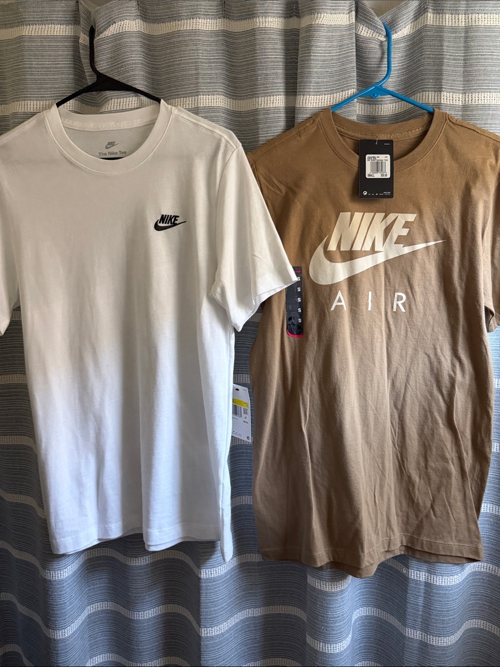Nike Men's White & Brown Logo Short Sleeve Tees